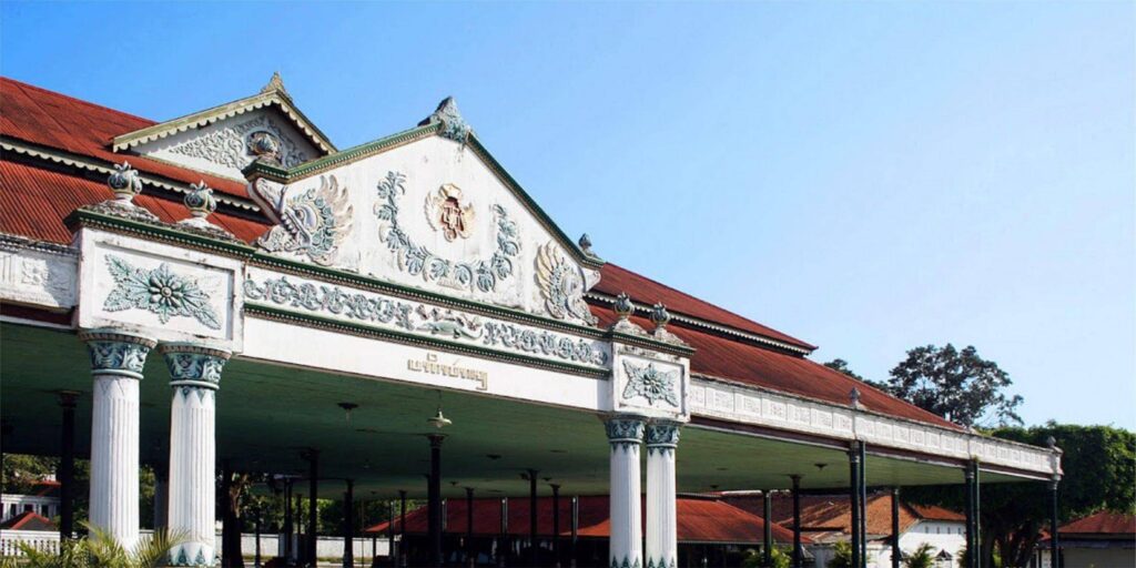 Sewa Mobil Ke Kraton